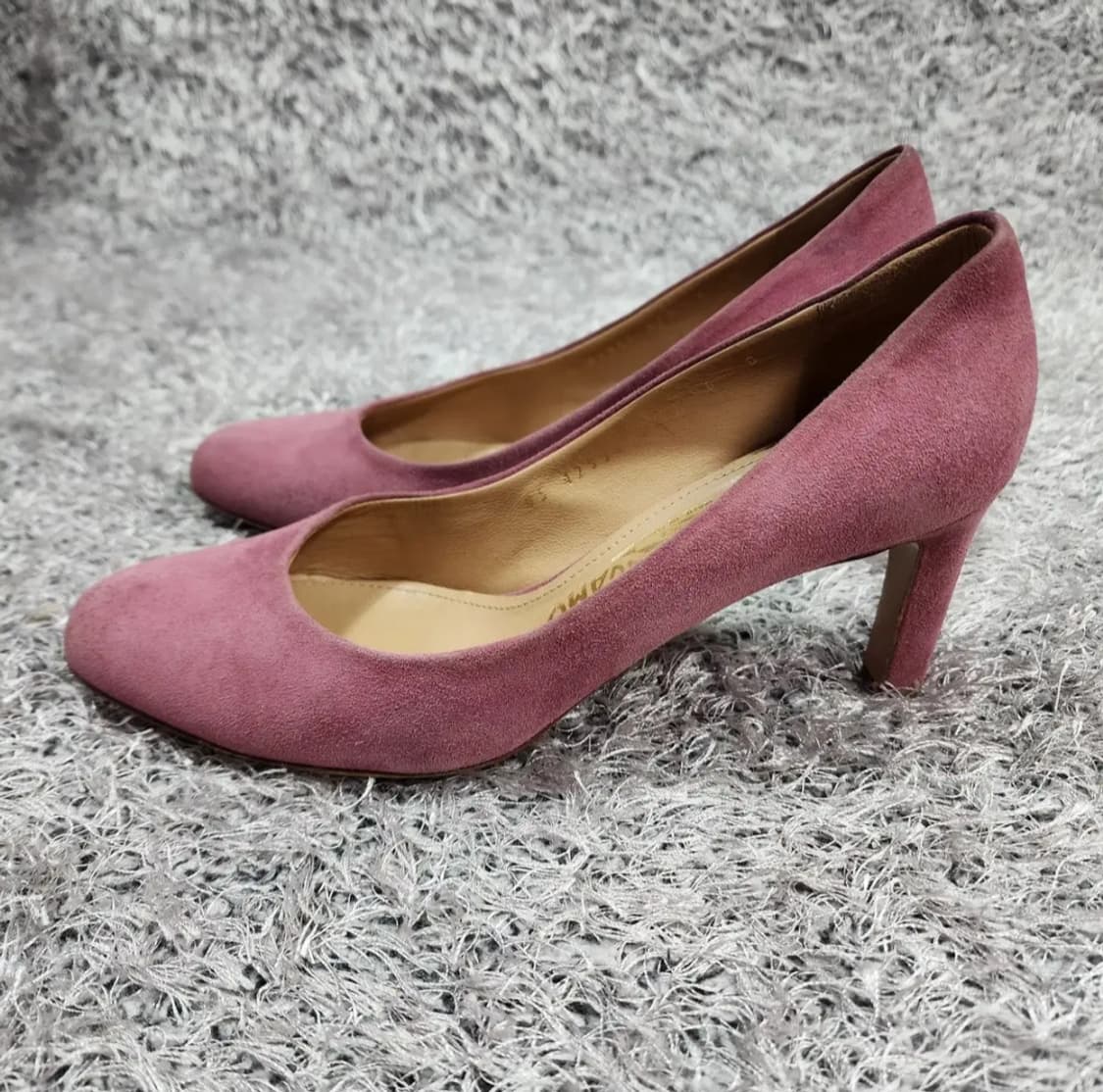 페라가모 스웨이드 펌프스 힐 6 상품이미지4