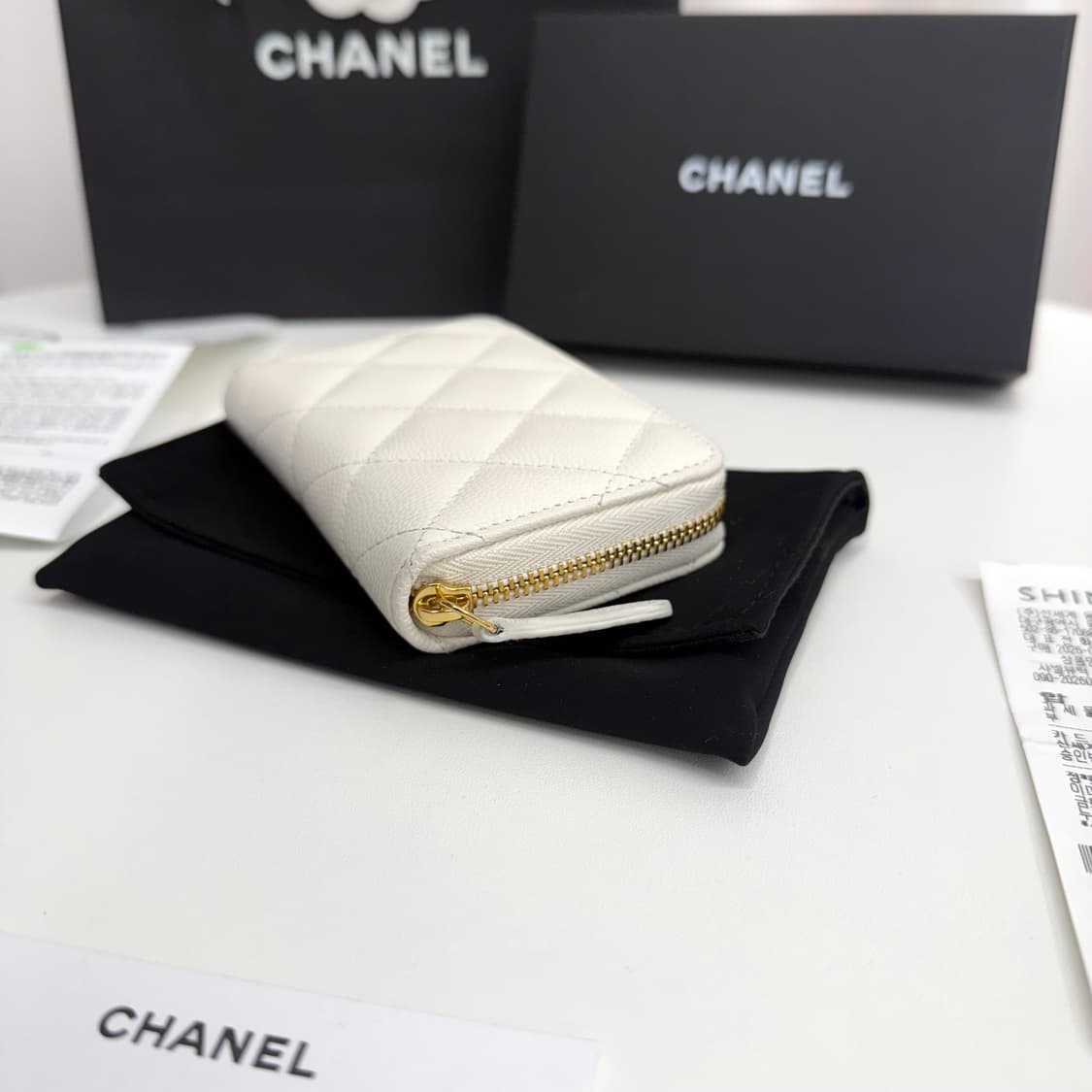[26년/ 백화점] 샤넬 클래식 CC 로고 캐비어 지퍼돌이 지갑 화이트 상품이미지6