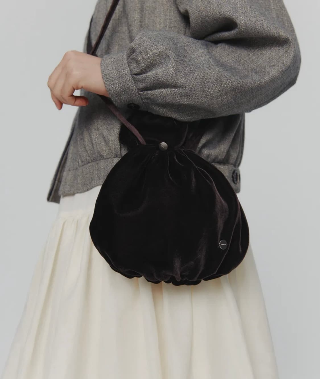 아모멘토 벨벳 미니 백 다크브라운 상품이미지4