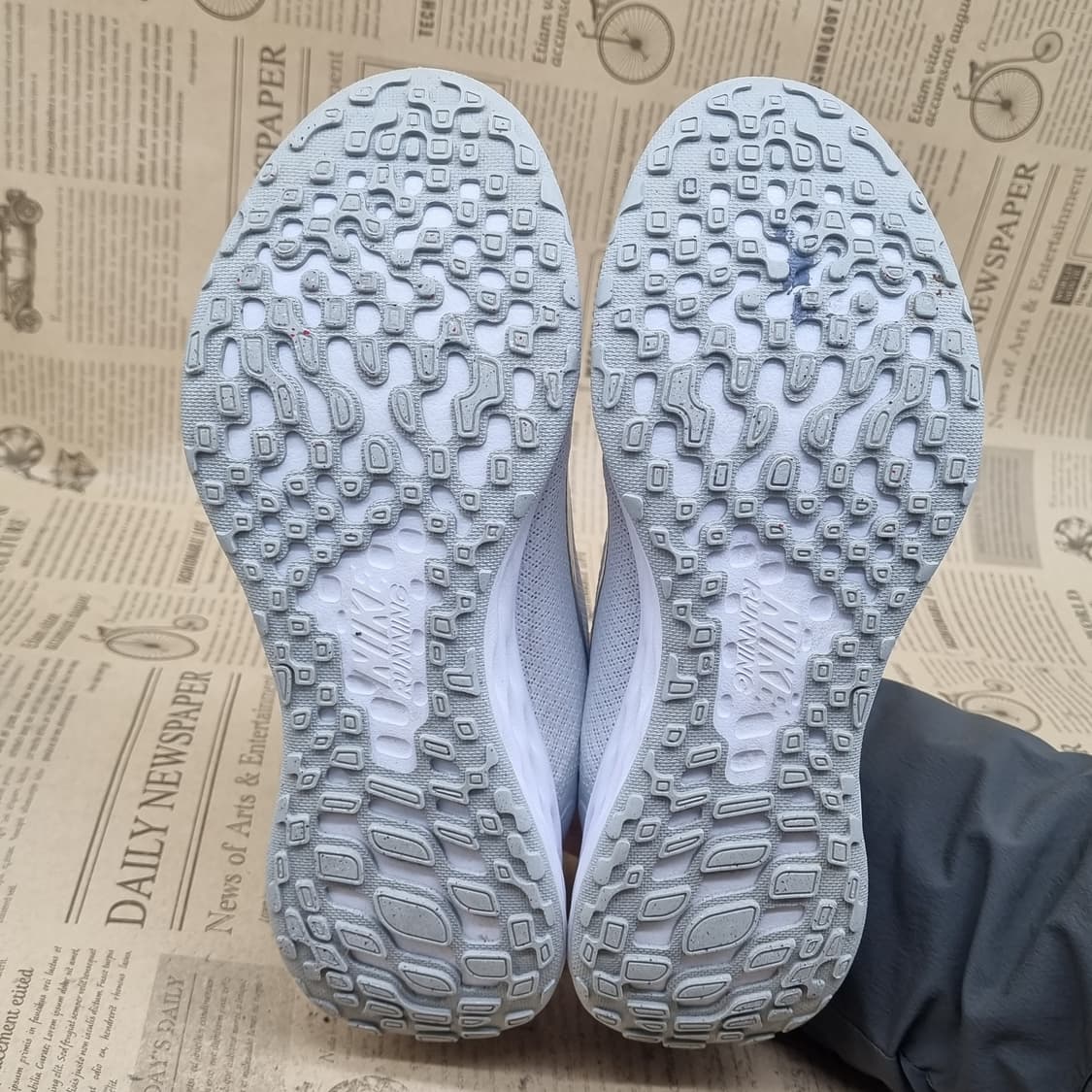 나이키 레볼루션6 여성운동화240 상품이미지3