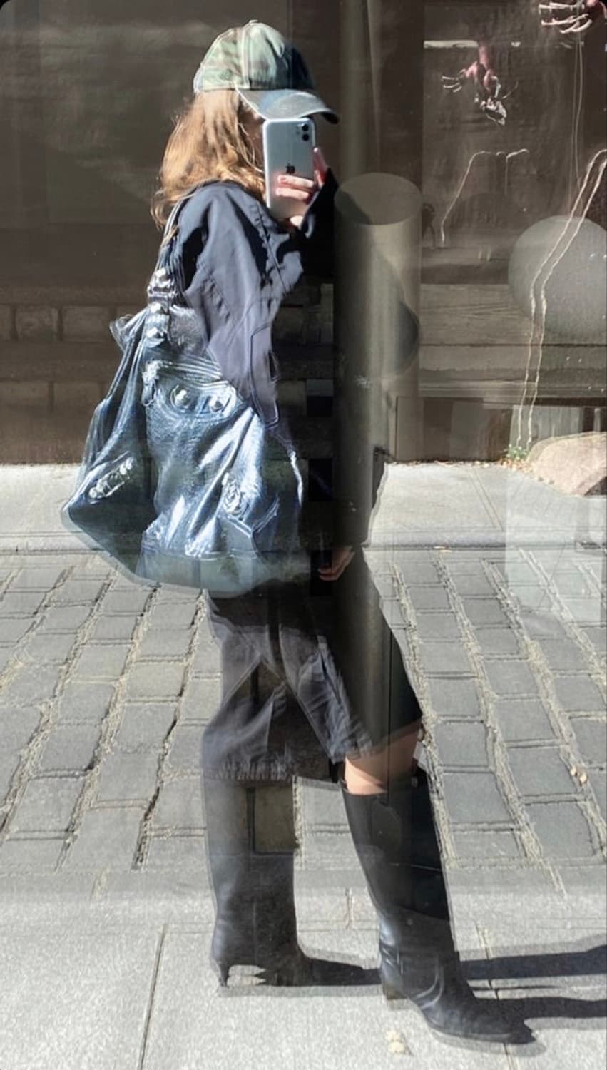 발렌시아가 시티백 자이언트 브리프 판매합니다. 상품이미지10
