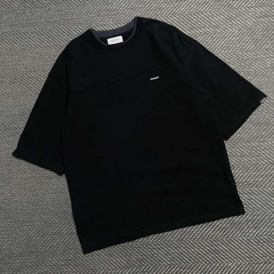 커버낫 넥 레이어드 스몰로고 박시핏 반팔 티셔츠 블랙y 5253 상품이미지1