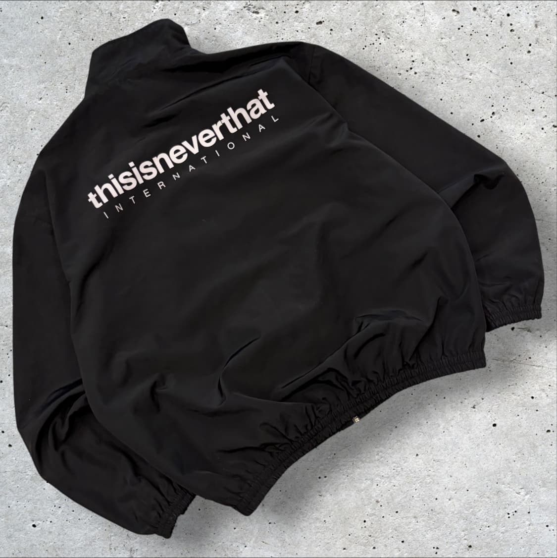 [M] 디스이즈네버댓 인터네셔널 빅로고 블랙 바람막이 D718 상품이미지1