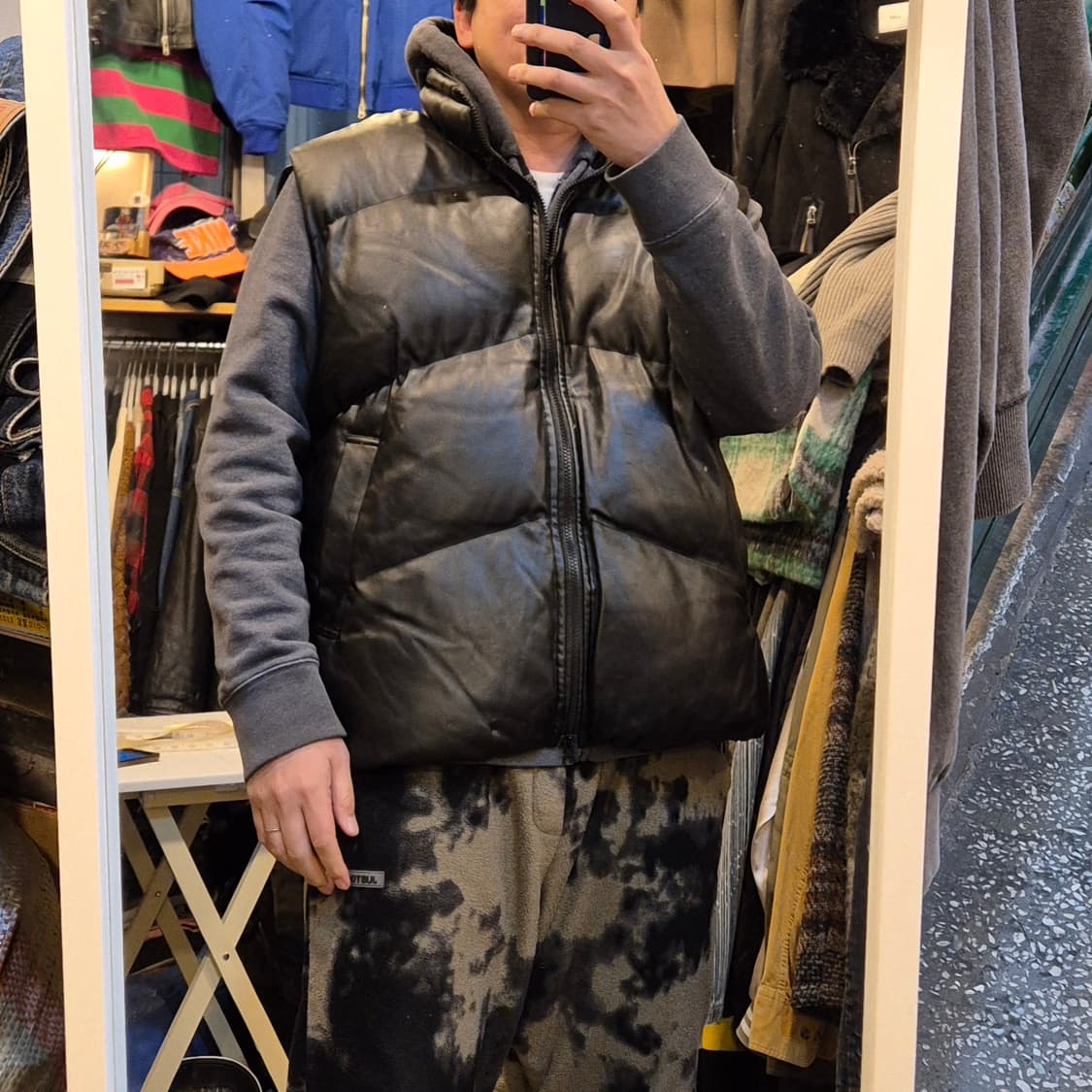 FREE(착샷잇음) 블랙 버핑레더 패딩조끼  상품이미지3