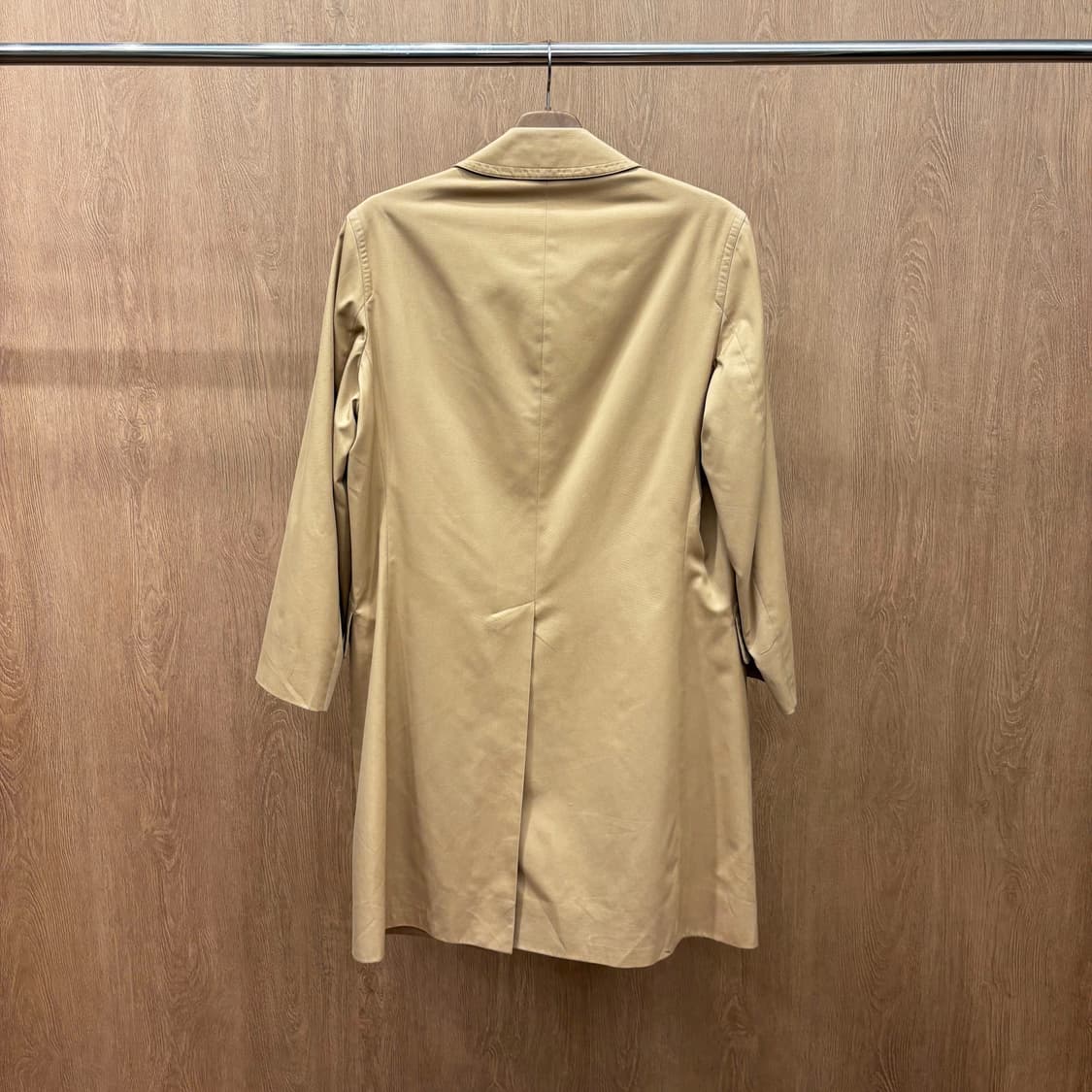 버버리 미니멀 롱 코트 레귤러 카라 싱글 브레스티드 디테일 브라운 상품이미지3