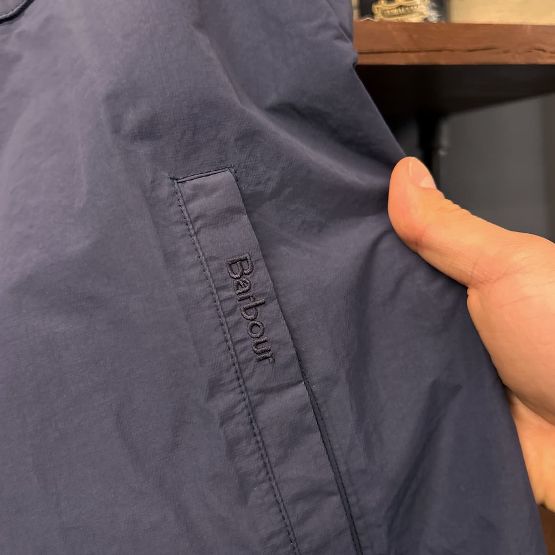 바버 엠블 유틸리티 시티포켓 워터프루프 자켓 잉키블루 N968 상품이미지5