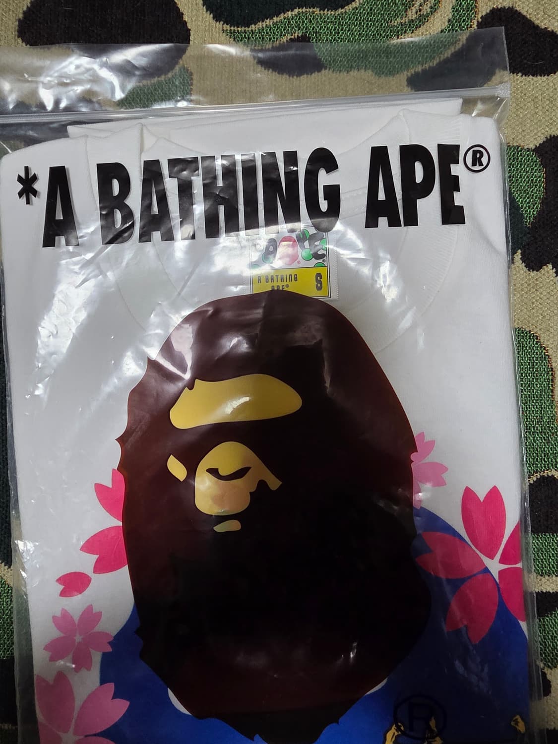 [S] 베이프 25SS 오사카 한정 사쿠라 빅사루 반팔티 상품이미지2