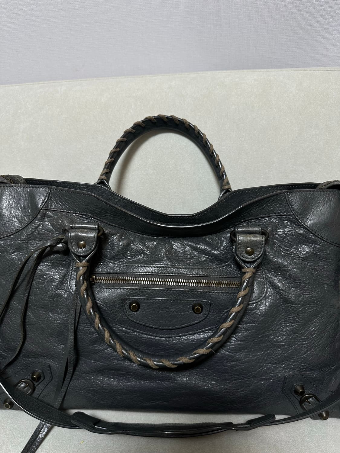 [A 정품] 발렌시아가 시티 모터백 미디움 다크그레이 상품이미지5