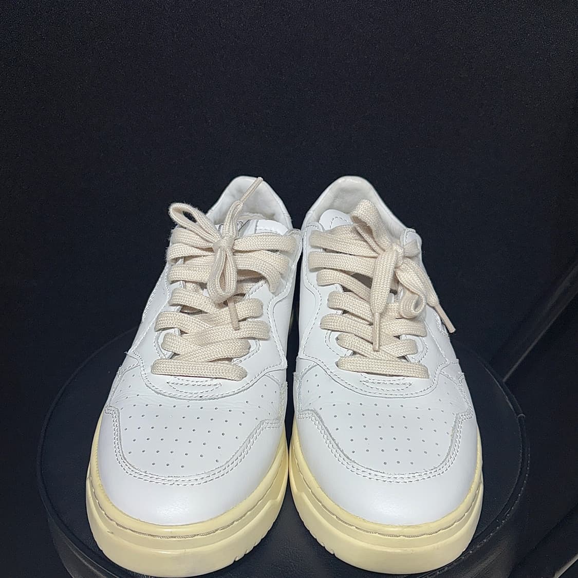 오트리 화이트 스니커즈 상품이미지2