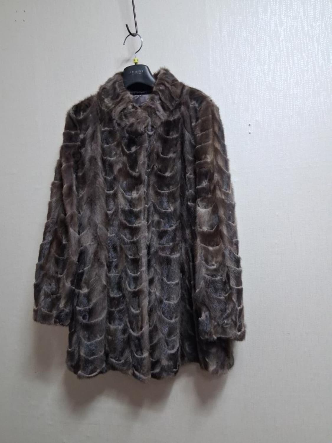 데미안 그레이  밍크코트 여성 66
국내판 데미안 브랜드 천연밍크모피쟈켓 상품이미지1