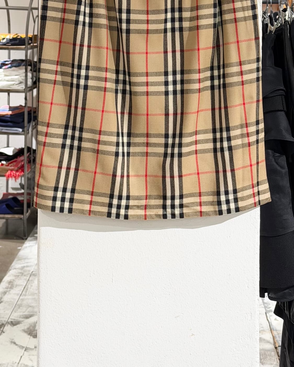 버버리 베이지 노바체크 미디스커트 상품이미지6