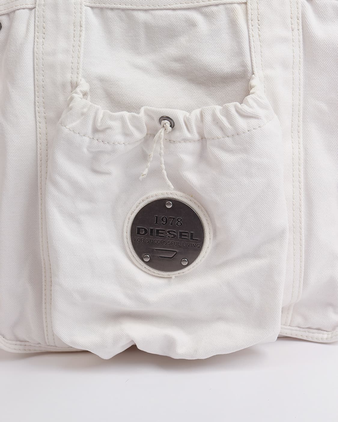 [Diesel] 화이트 멀티 포켓 캔버스 토트백 상품이미지3