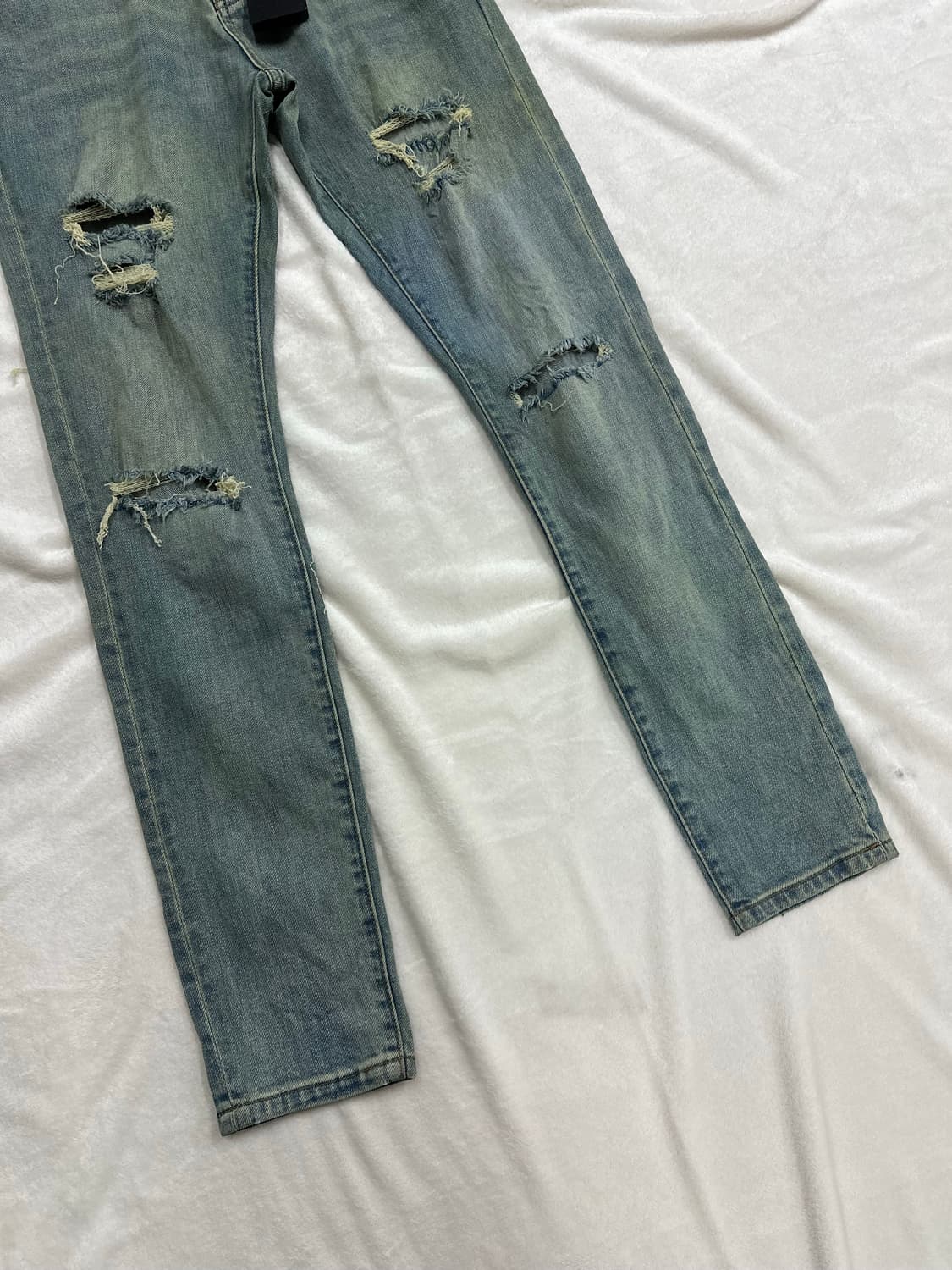 (30)생로랑 15AW 디스트로이드 워싱 데님 팬츠 상품이미지3