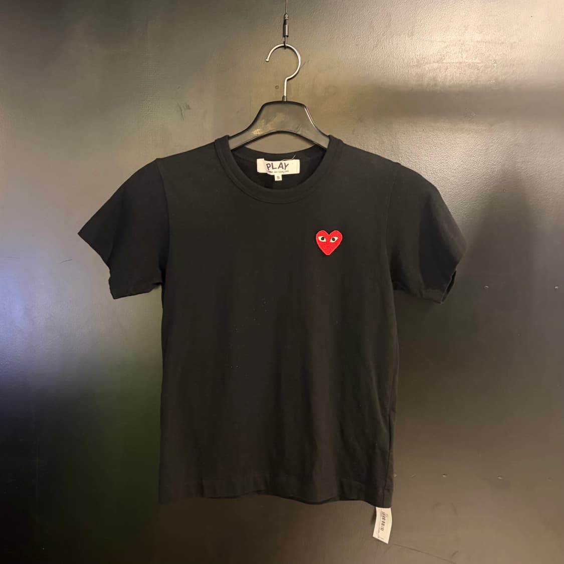 꼼데가르송 플레이 와펜 반팔티 블랙 상품이미지1