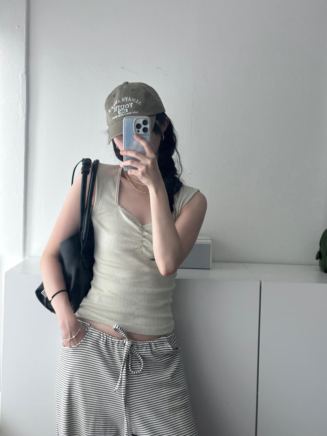 포트레이트서울 레이스 트리밍 스퀘어넥 슬림 핏 티셔츠 그린 상품이미지1