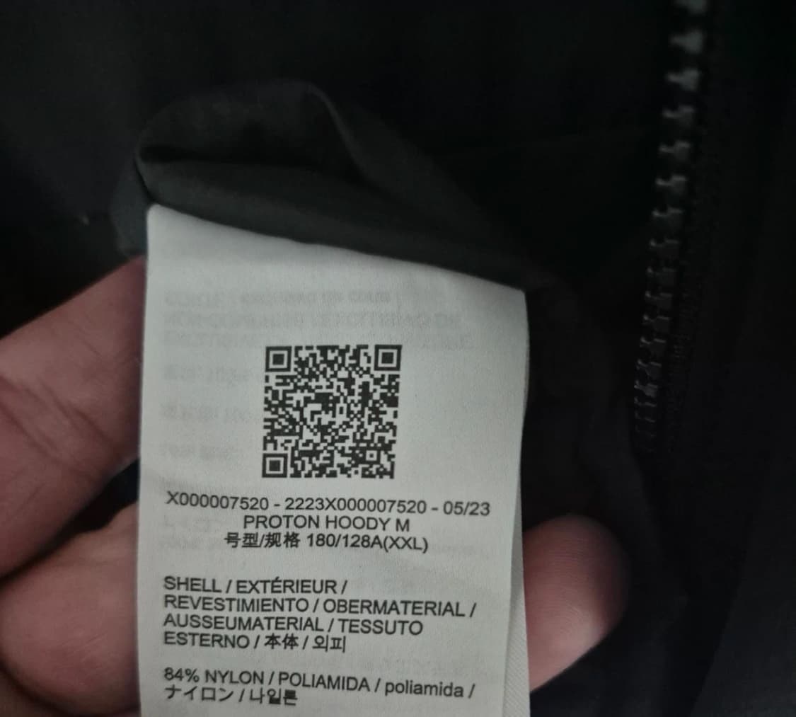 아크테릭스 프로톤 후디 블랙 색상입니다. XXL 사이즈로 넉넉하게 입으실 상품이미지5