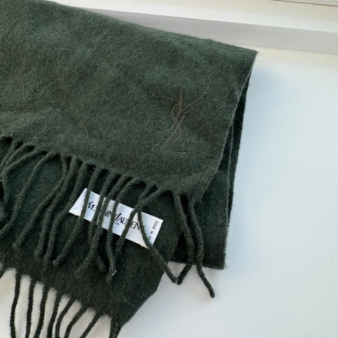 입생로랑 머플러 상품이미지2