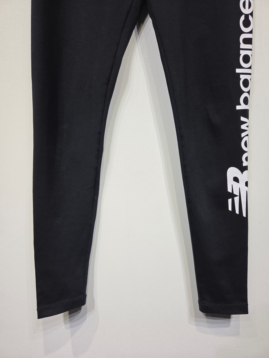 뉴발란스 우먼스 사이드 레터링 레깅스 상품이미지4