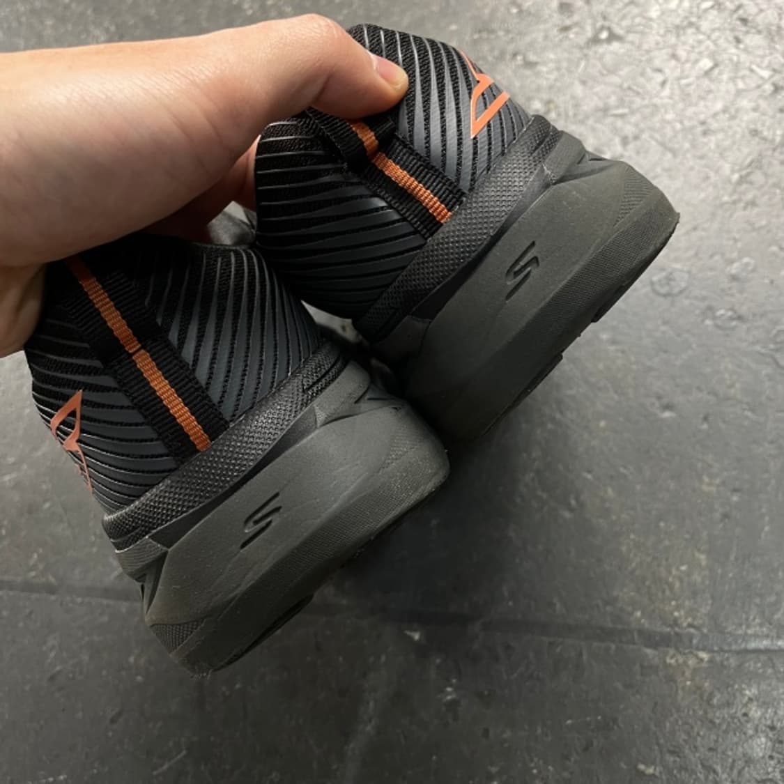 265 스케쳐스 맥스 쿠셔닝 런닝화  상품이미지4