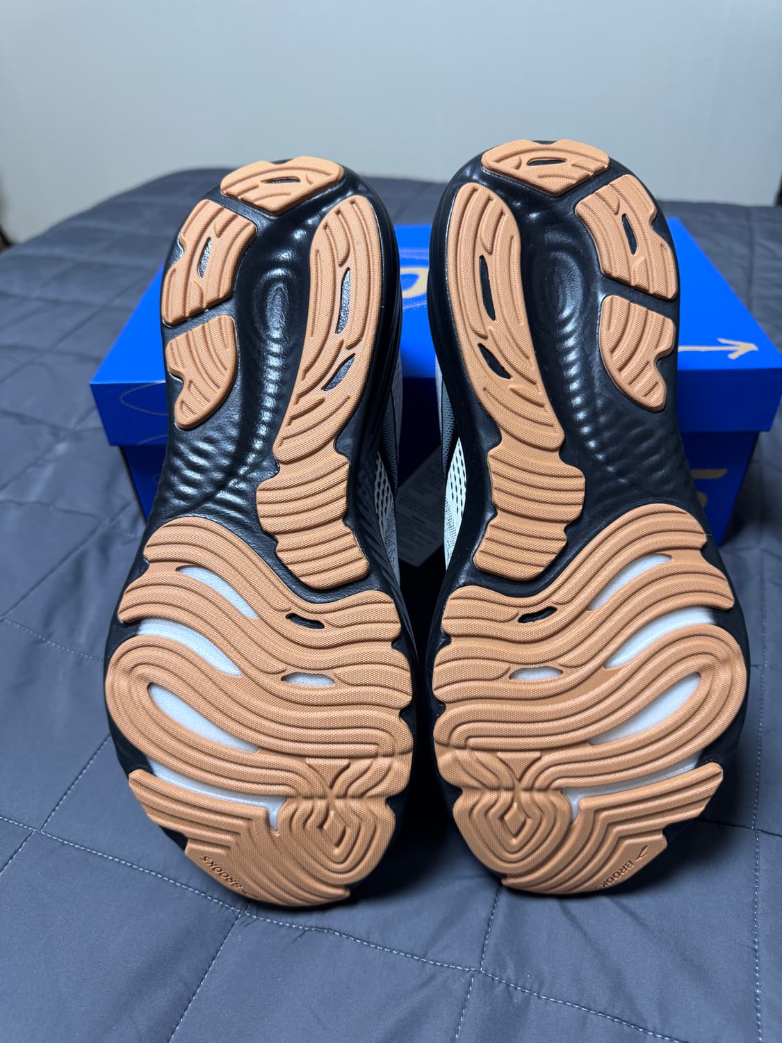 [새상품] 브룩스 글리세린22 화이트 그레이 상품이미지4