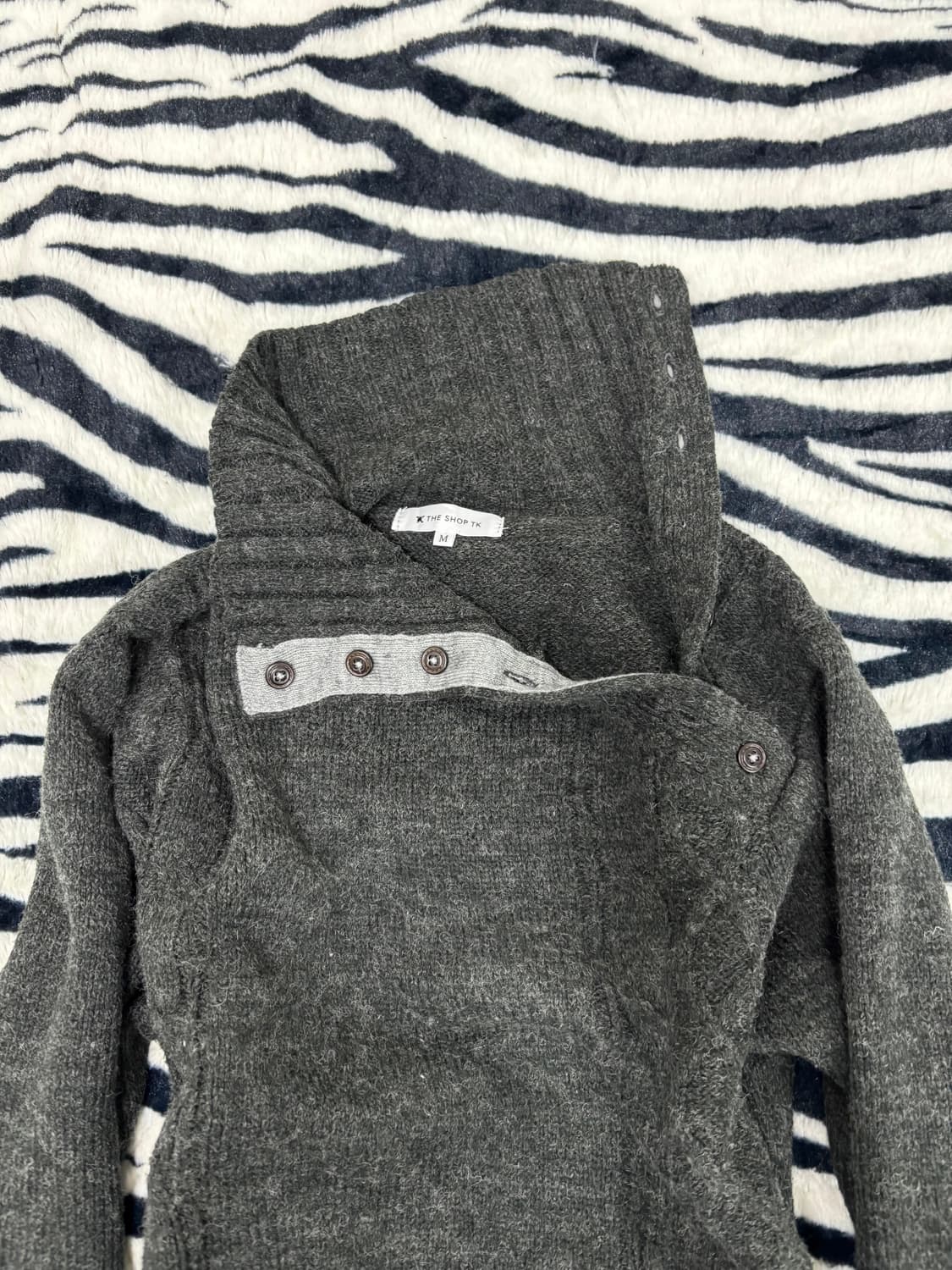 High Neck Design Button Detail Knit Slee 상품이미지5