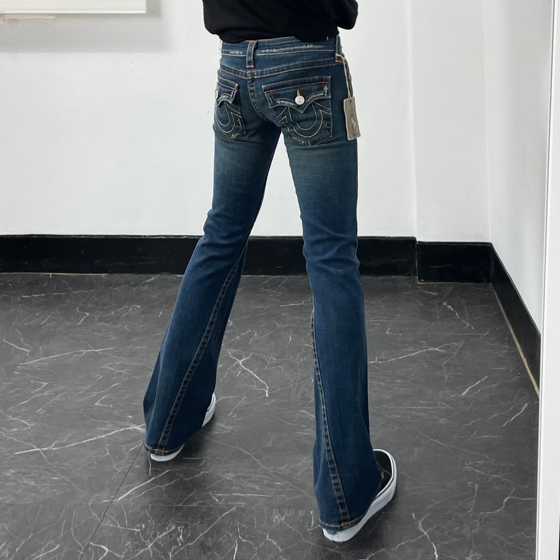 (새상품) 27in 트루릴리전 조이 부츠컷 데님 팬츠 상품이미지3