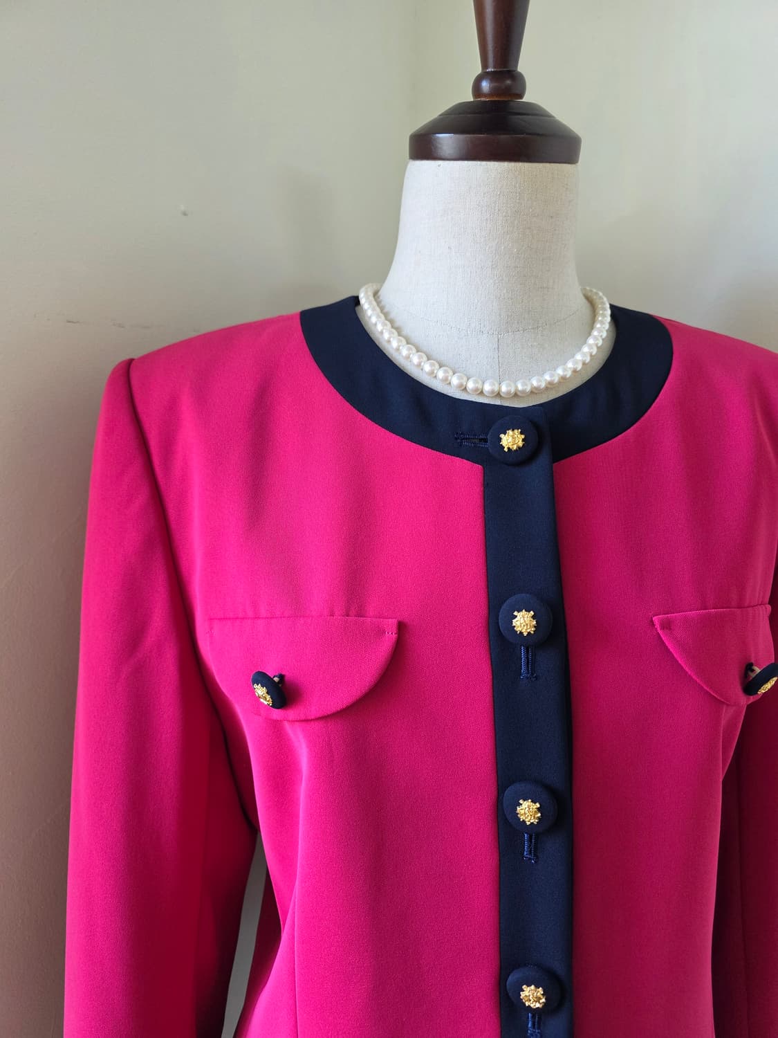 핫핑크 배색 금장 버튼 자켓 상품이미지1