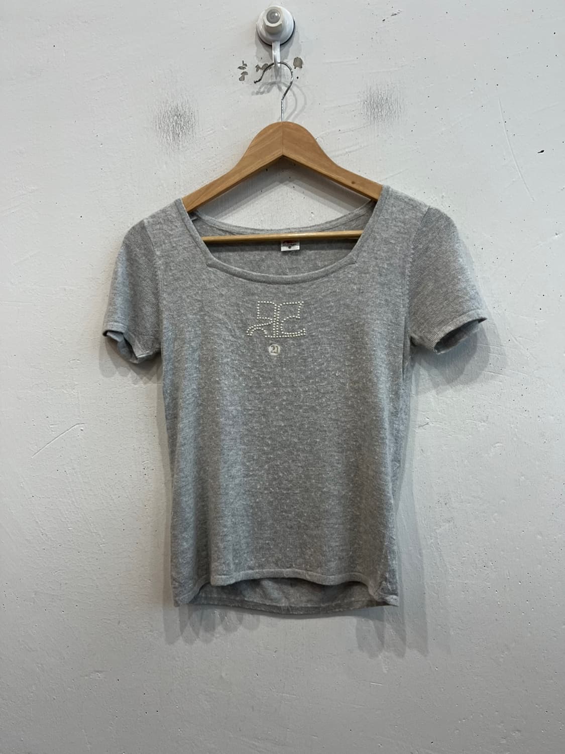 꾸레쥬 로고 앙고라 캐시미어 블렌드 반팔 니트 탑  상품이미지1