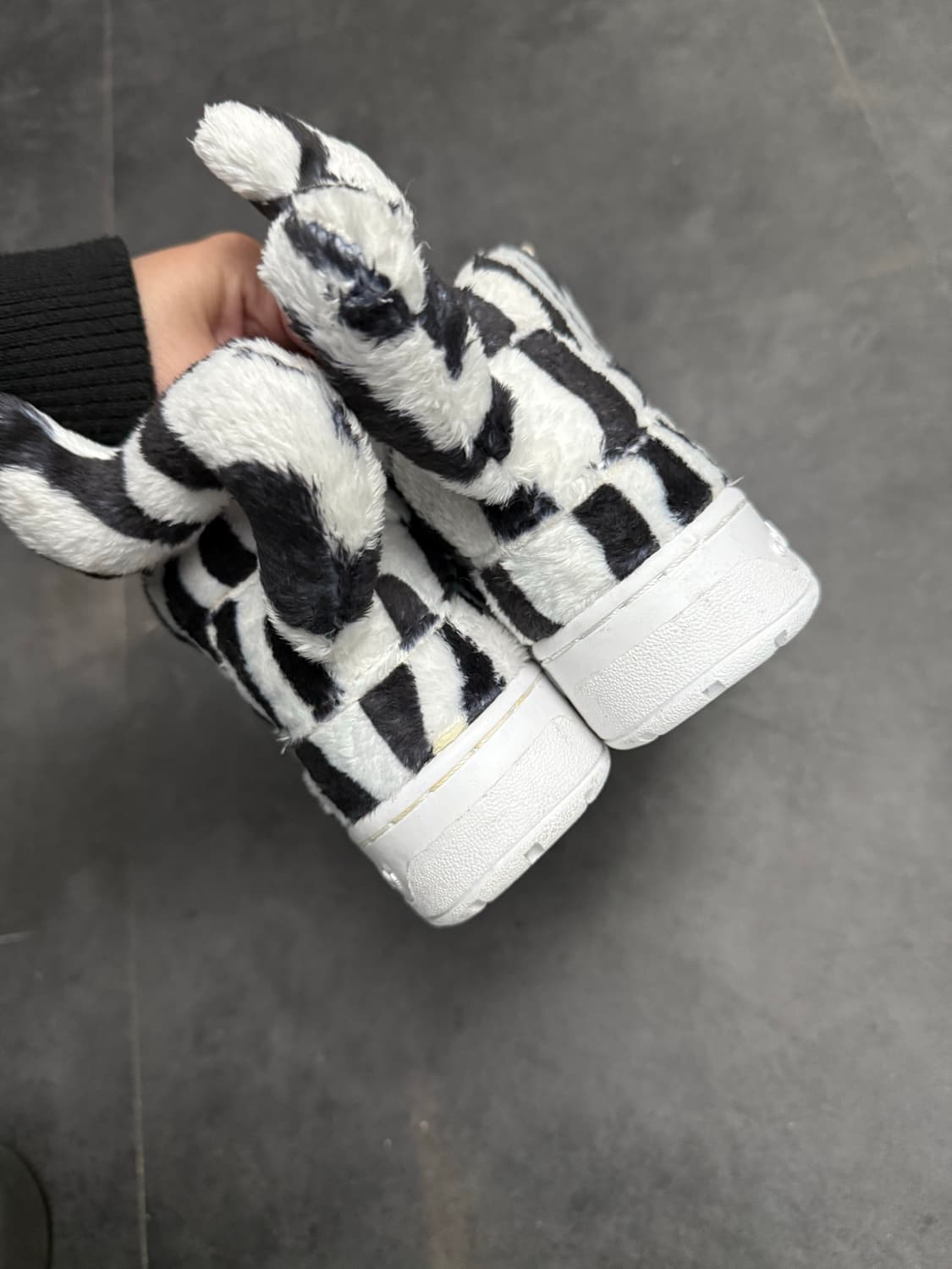 Adidas jeremy scott fur sneakers  상품이미지4