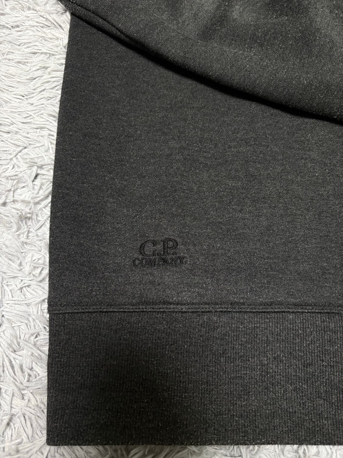 CP컴퍼니 렌즈 와펜 맨투맨 상품이미지4