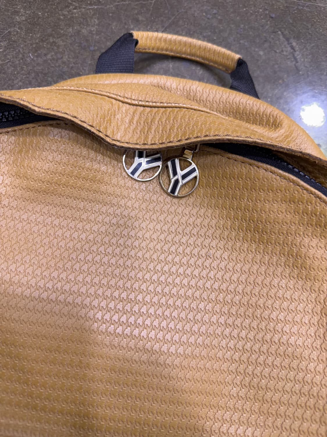 이스트팩 x 가스파드 유키에비치 레더 백팩 상품이미지5