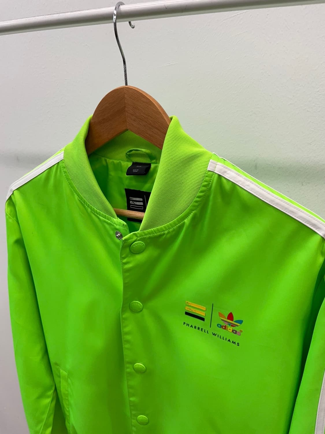 105) 아디다스x퍼럴윌리엄스 콜라보 자켓 상품이미지3