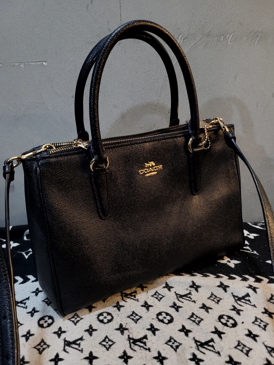 정품 코치 사피아노 가죽 사첼백  상품이미지3