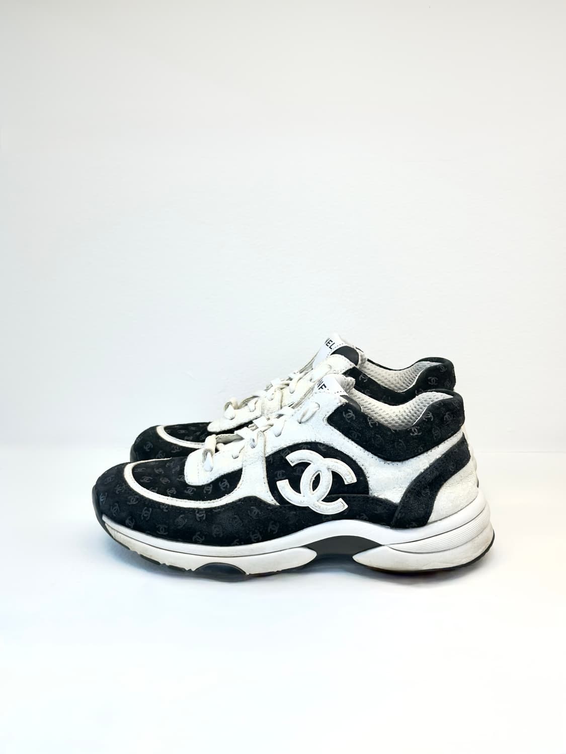 샤넬 [크루즈컬렉션] CC 로고 벨벳 스니커즈 (230) 상품이미지4