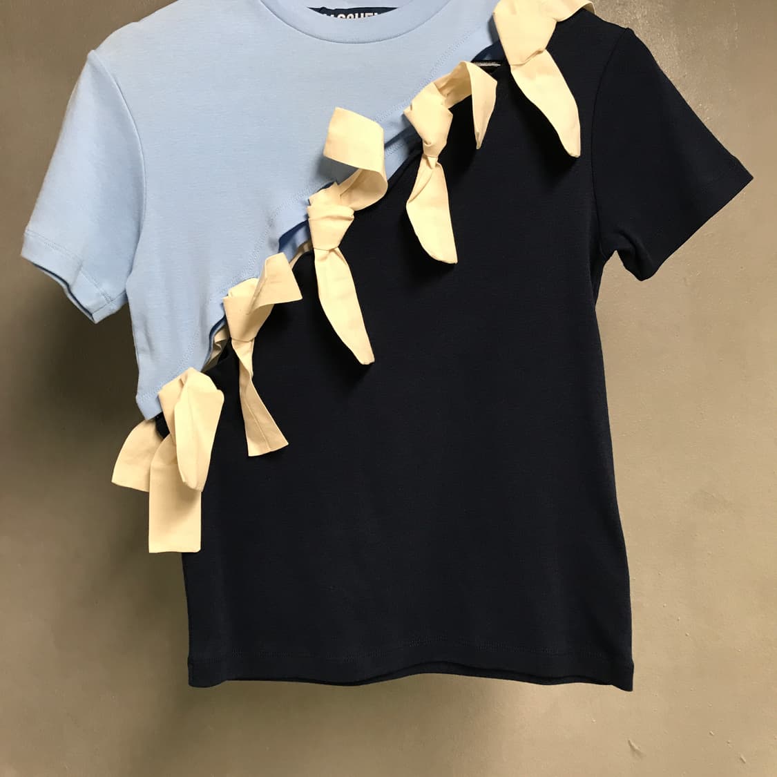 자크뮈스 리본 반팔 티셔츠 34(W) 상품이미지3