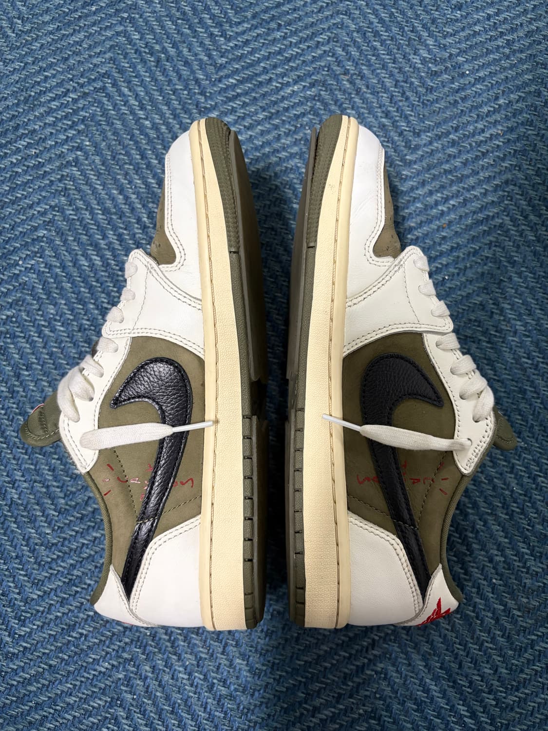 조던1 트래비스 스캇 리버스 올리브 260 상품이미지10