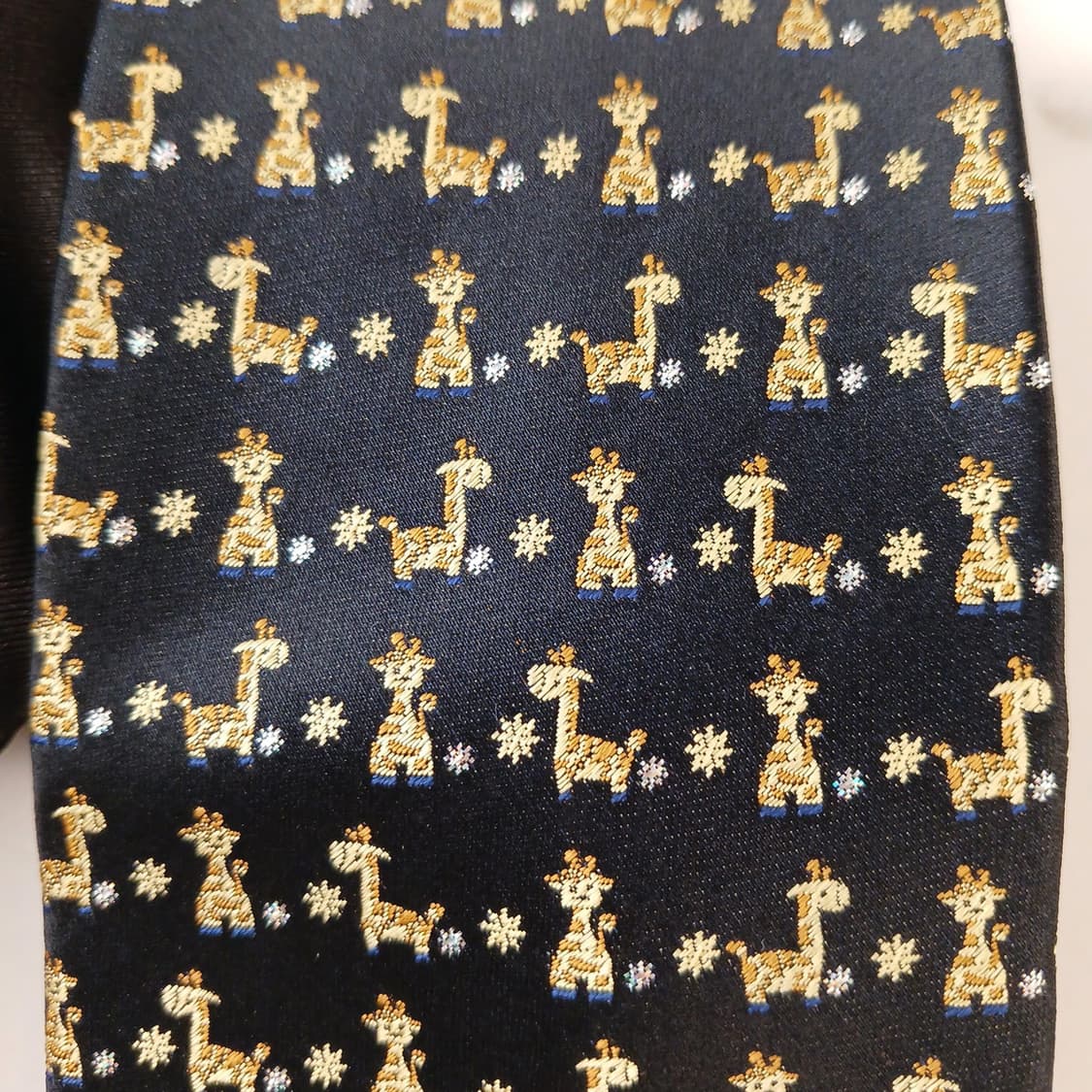 니나리치 실크 블랙 기린 패턴 넥타이 8.6cm A+등급 A19237
 상품이미지6