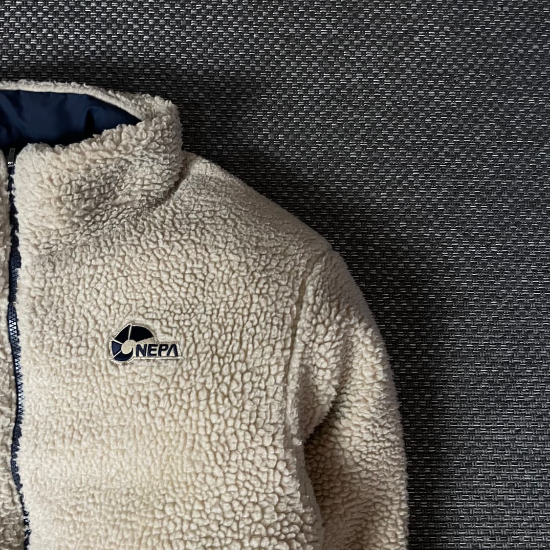 네파 네이비 뽀글이 리버시블 다운 패딩 상품이미지6