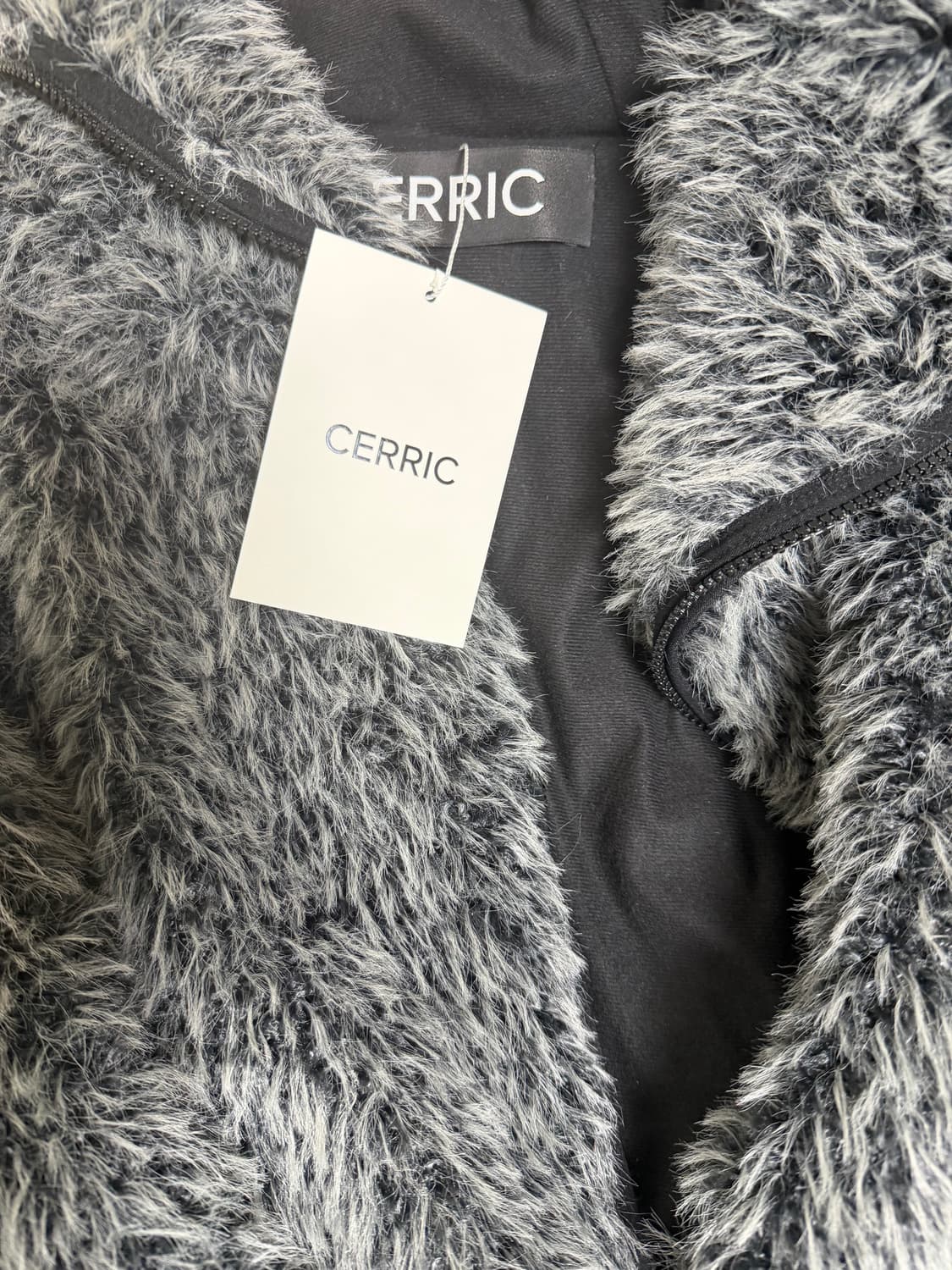 새상품 세릭 Hairy Balaclava Zip Up / Charcoal 상품이미지2