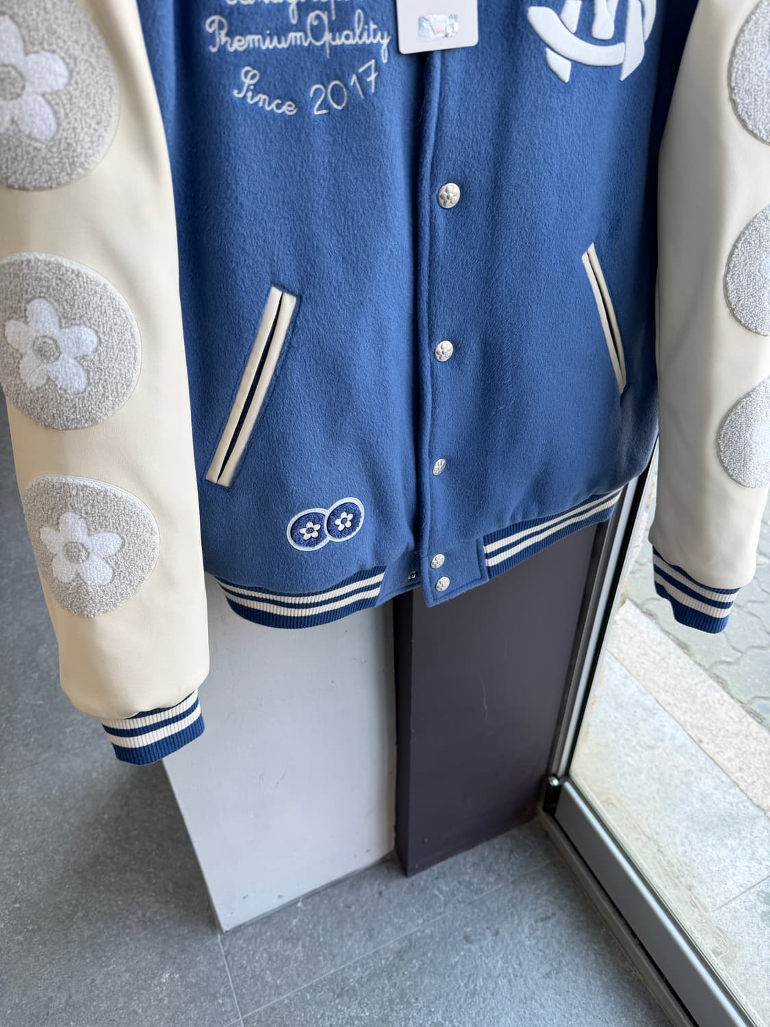 L/ 반디더핑크 x SM엔터 30주년 한정 바시티 자켓(새상품) 상품이미지5