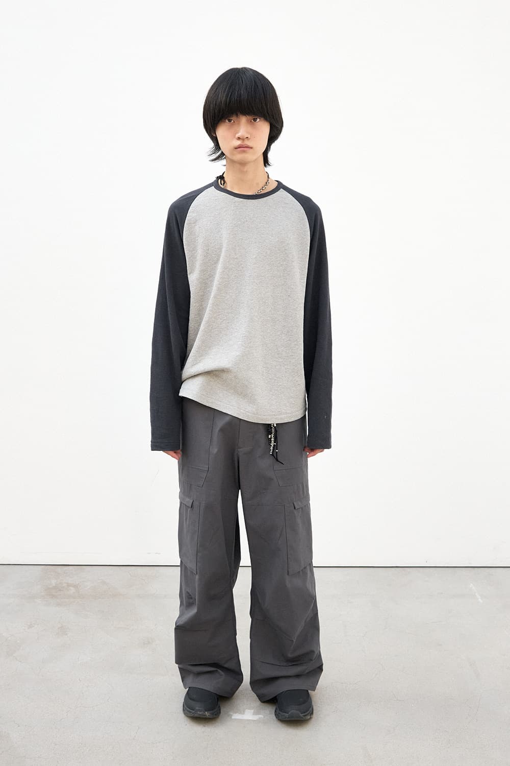 해칭룸 랭글런 티셔츠(차콜/그레이) 상품이미지2