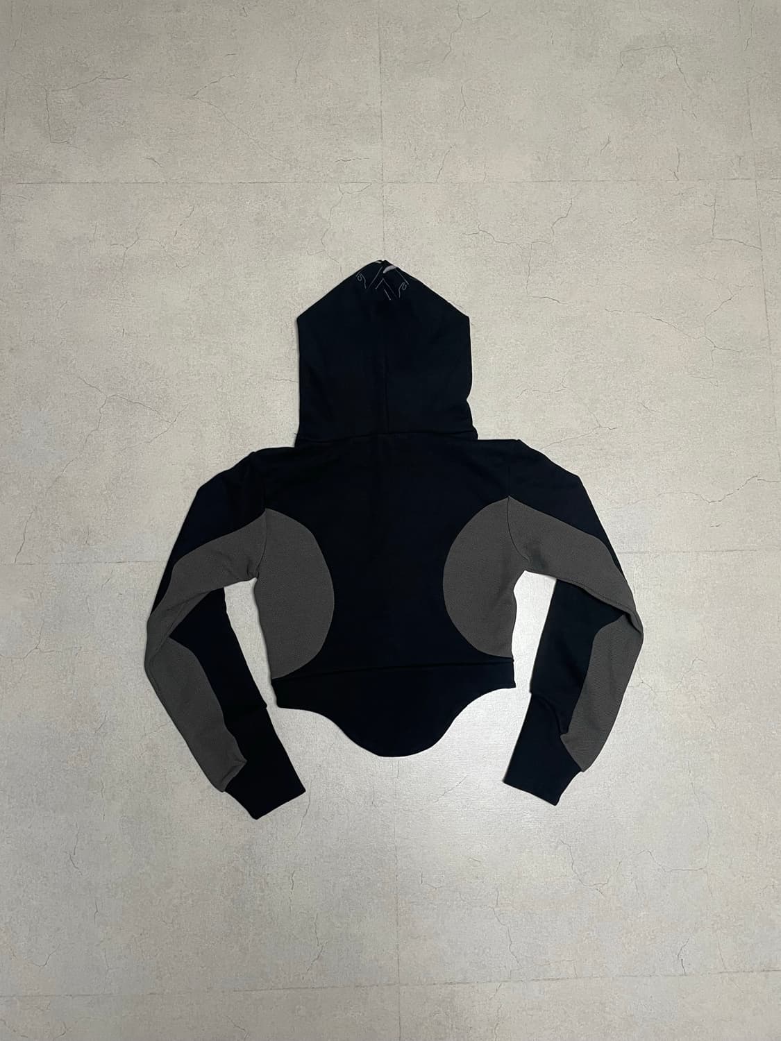 오호스 커브드 그래픽 후드티 [OJOS] 상품이미지4