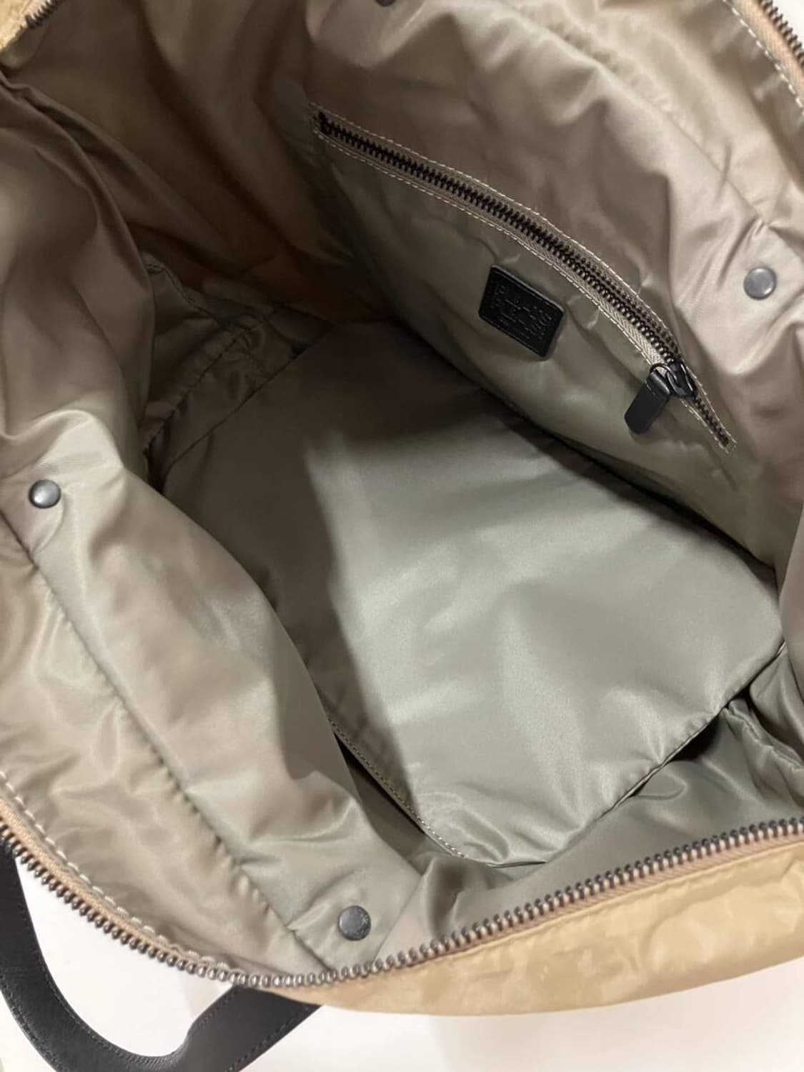 이세이 미야케 퀼트 나일론 핸드백 상품이미지8