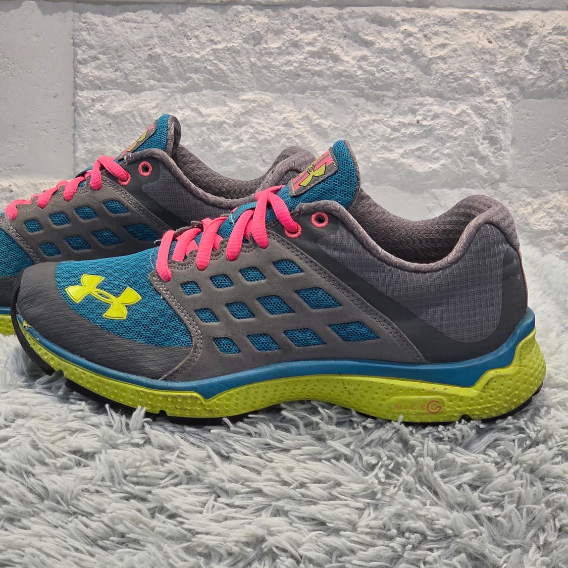 7a-22:언더아머 마이크로 G 런닝화(240) 상품이미지2