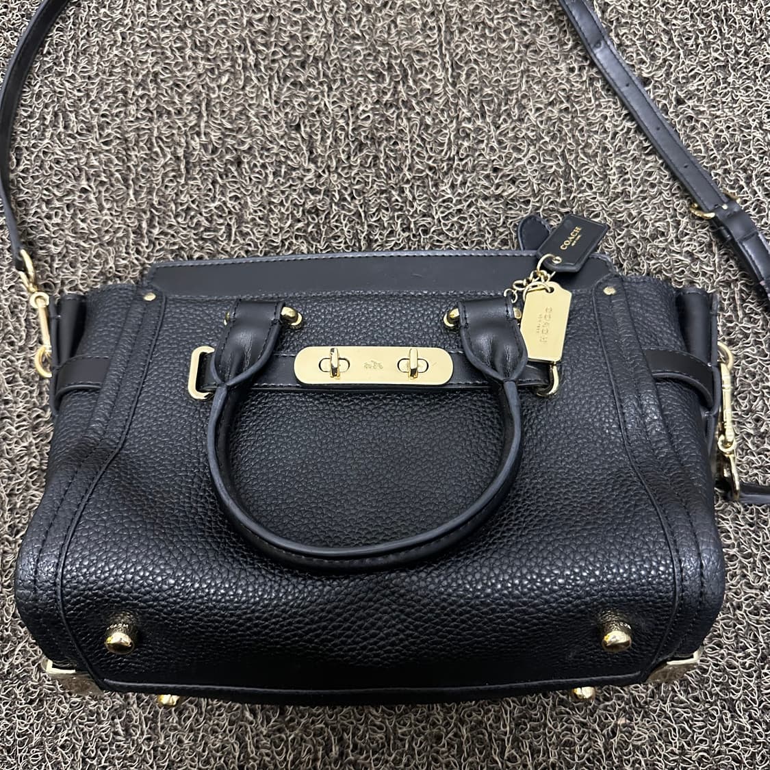 COACH 코치 거의새것 스웨거 여성 크로스백 토트백 가방 블랙 상품이미지3