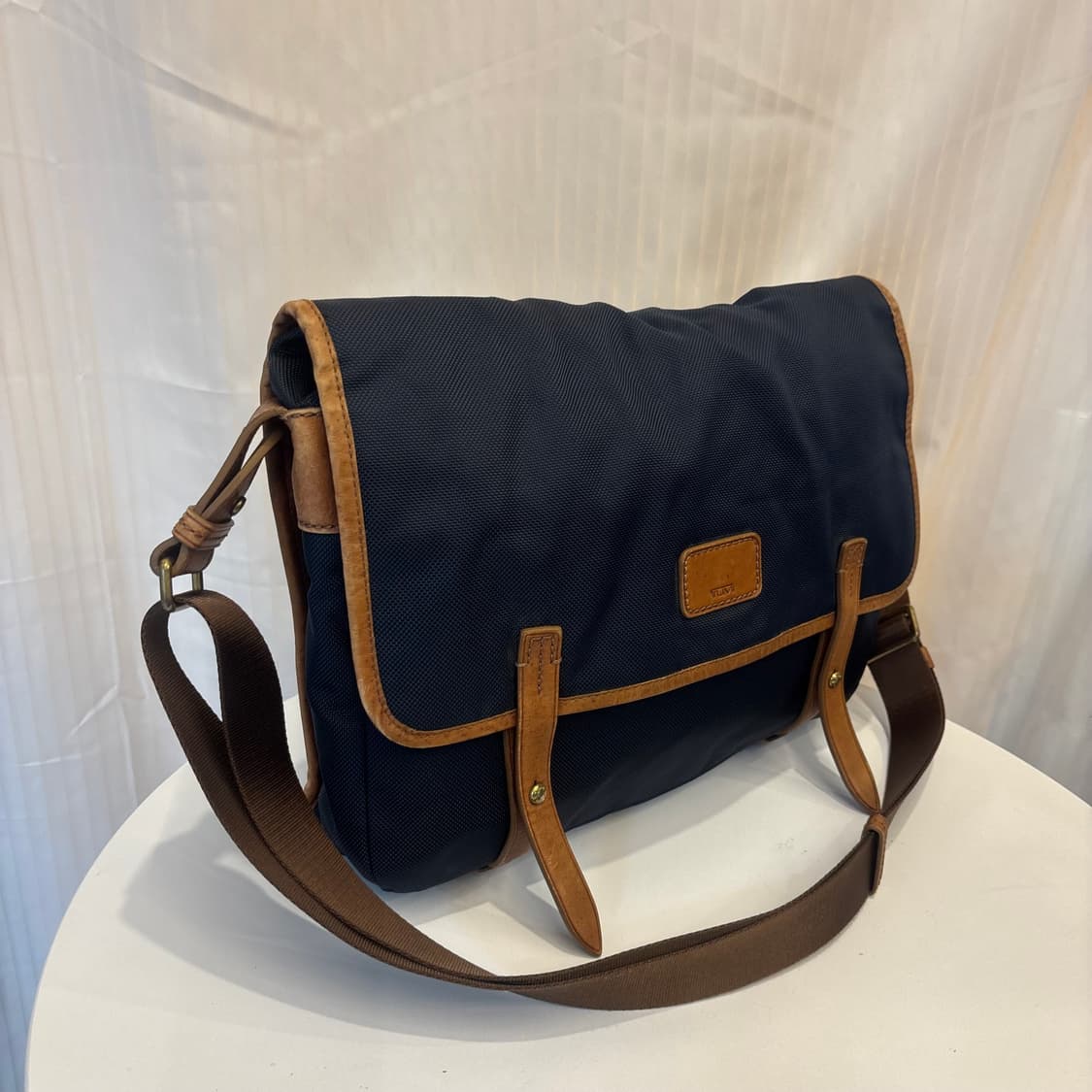 정품 TUMI 나일론 크로스백     상품이미지2