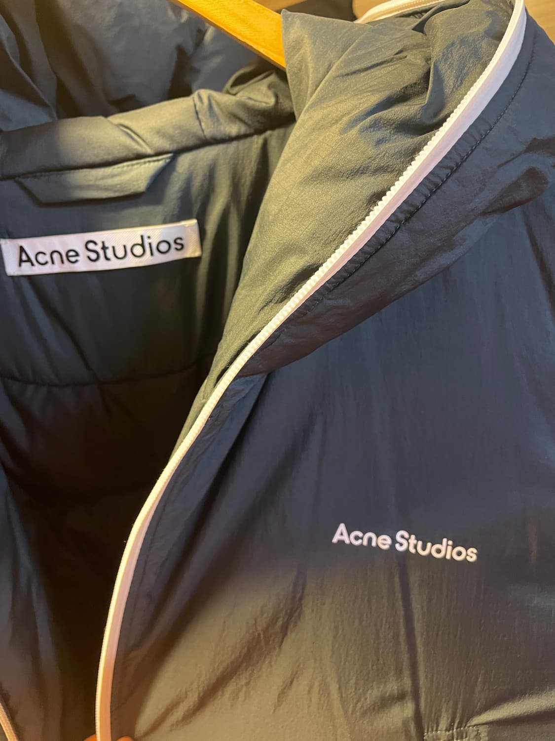 아크네 패딩 팝니다 상품이미지3