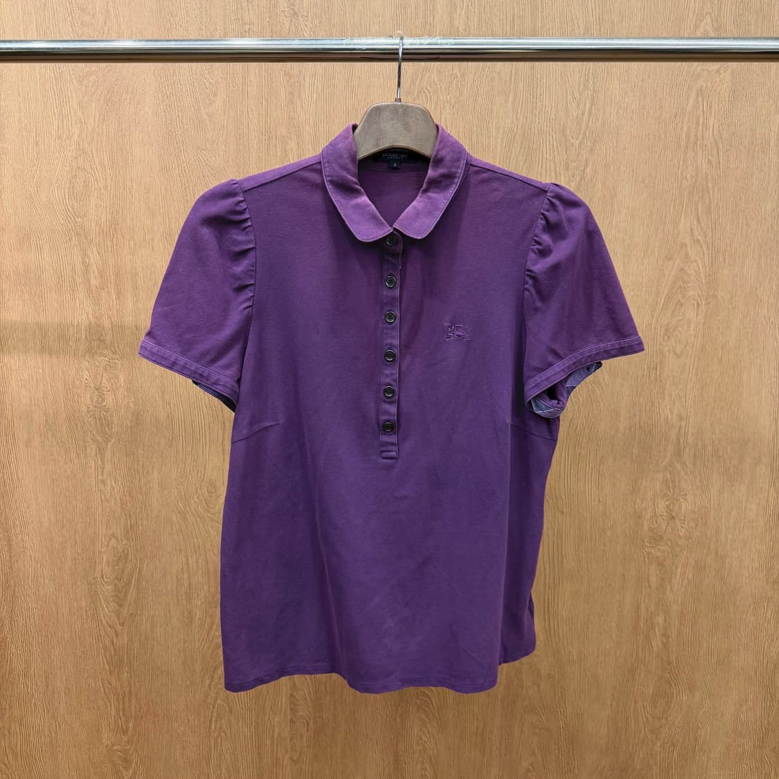 버버리 런던 코튼 반팔 티셔츠 카라넥 퍼프 숄더 로고 자수 디테일 퍼플 상품이미지2