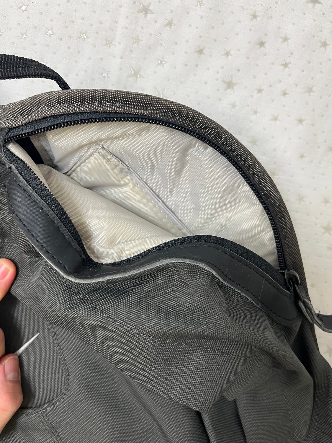 나이키 Y2K 차콜 백팩 🎶 상품이미지4
