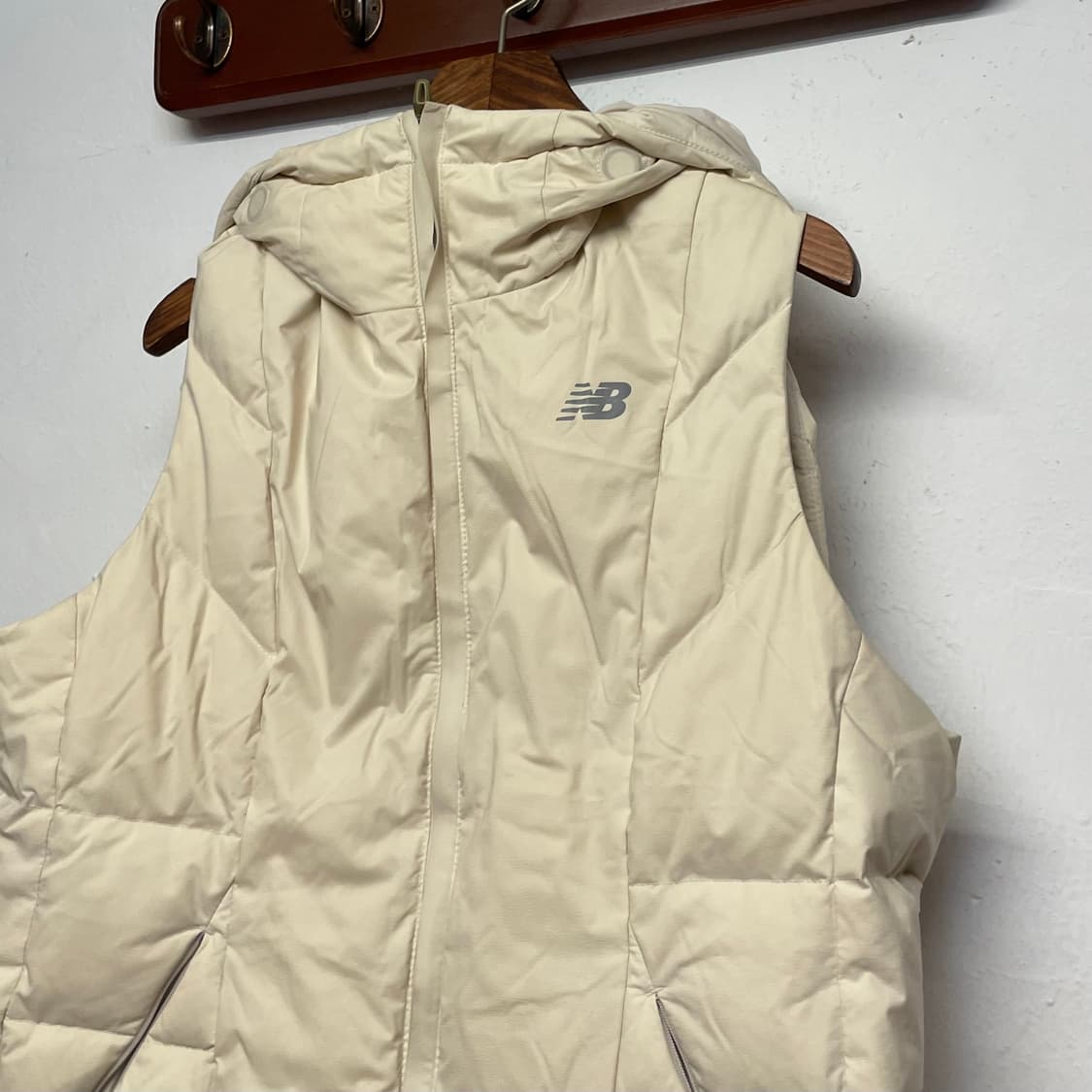 뉴발란스 (우먼) 구스다운 후디 패딩 베스트   상품이미지2